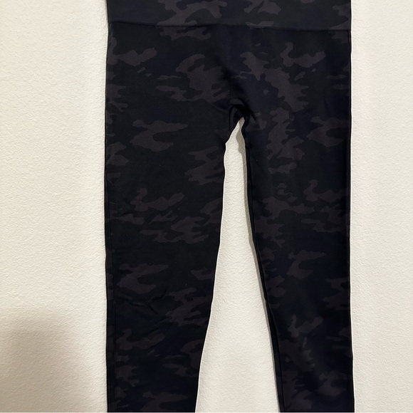 SPANX Look at Me Now Camo Leggings Seamless High Waisted Ankle Length Size XL - Picture 5 of 10